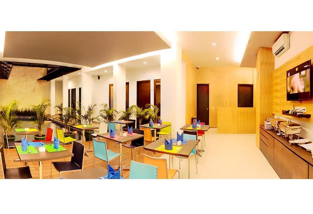 Lobby Pool