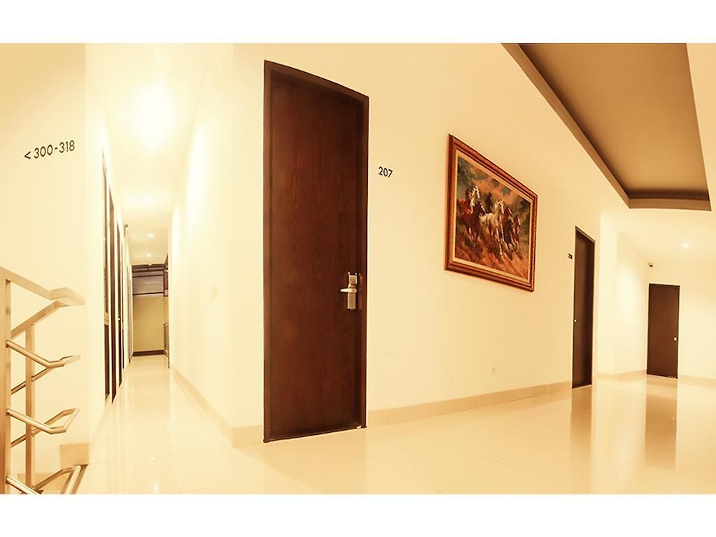 Third Floor Corridor